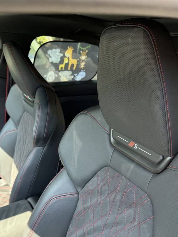 Sièges sport Audi nettoyés — FLDetailing