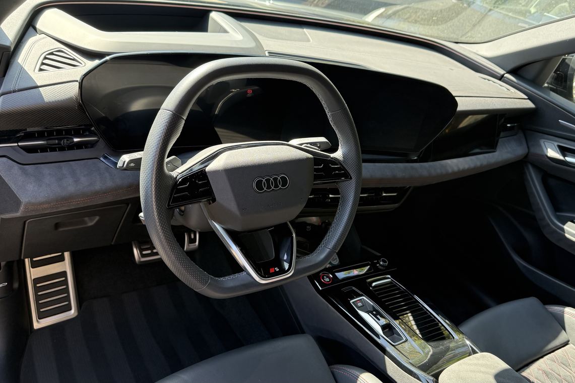 Poste de conduite Audi nettoyé — FLDetailing