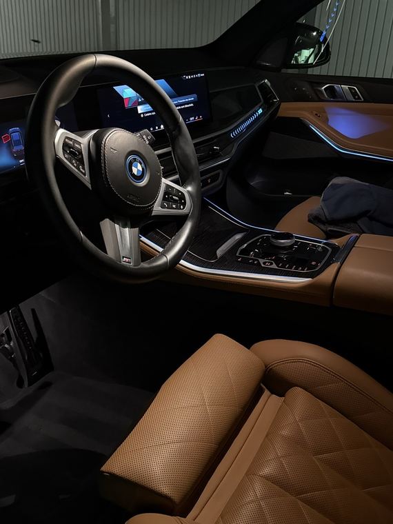 Habitacle BMW X5 nettoyé, cuir et finitions — FLDetailing