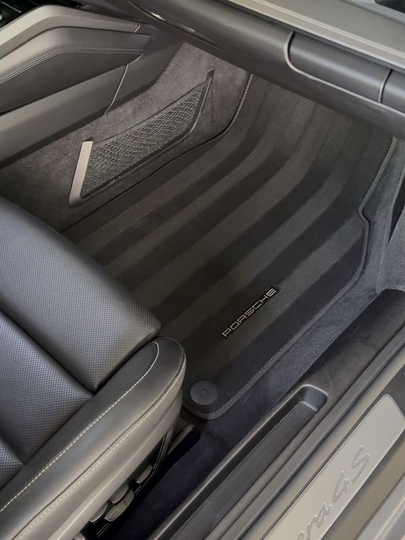Moquette Porsche 911 nettoyée — FLDetailing