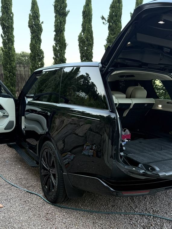 Range Rover lavé, coffre et intérieur propres — FLDetailing